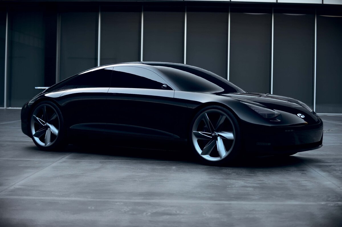 Последние годы на Женевском автосалоне стенды Porsche и Hyundai находились не просто по соседству, а рядом. Может быть, причина «поршеобразности» корейского концепта кроется именно в этом?