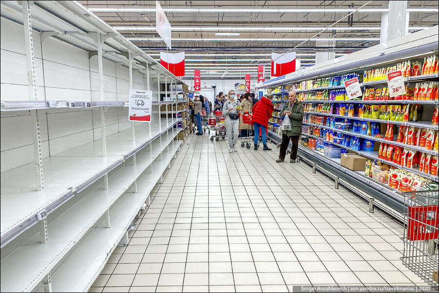 Хроники московского Ашана. Ситуация спустя два дня после первых набегов паникёров, скупающих продукты