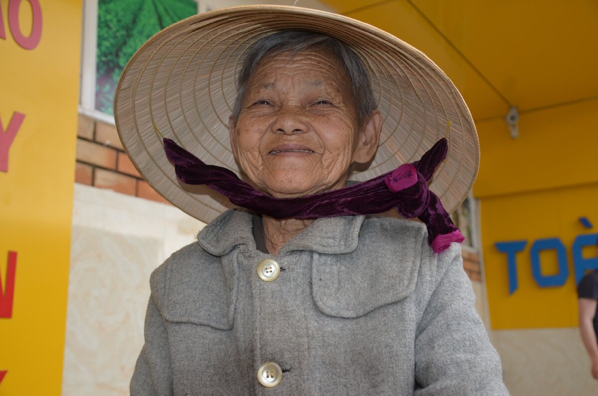 Очень милая старушка.