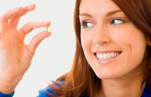 Этот животный жир активно применяют в лечении куриной слепоты, анемии, рахита, туберкулеза и других расстройствах. Высокое содержание в нем витамина A способствует поддержанию отличного зрения. Рыбий жир позволяет вернуть ясность мышления и поднять настроение при органических депрессиях, развивающихся на фоне дегенеративных и сосудистых процессов, эпилепсии, нейроинфекции, хронической интоксикации, травм.