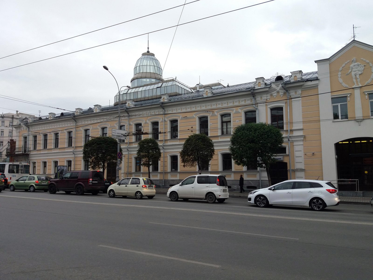 Здание  Американской гостиницы в Екатеринбурге. Современный вид. Фото из открытых источников.