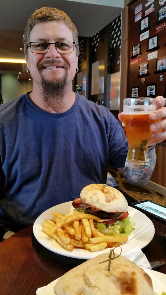 Лишний вес делает человека неуверенным в себе.