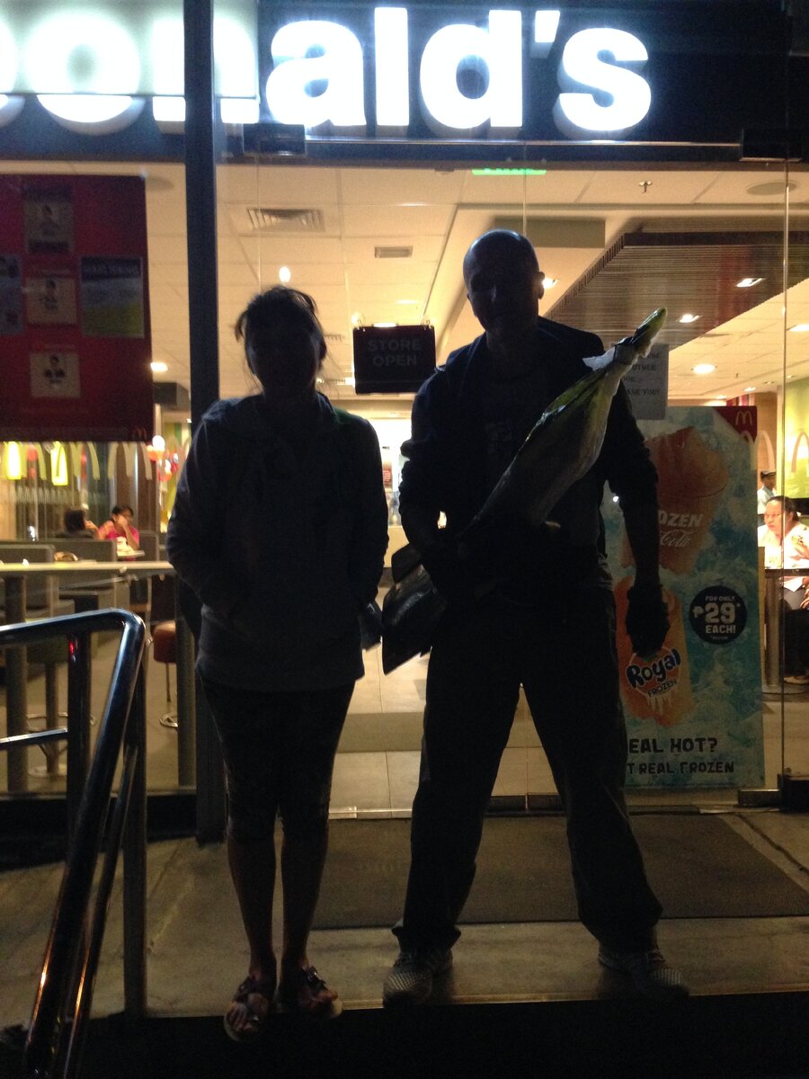 Почти Бонни и Клайд )))  - заехали "заморить червячка".                        Инстаграм dory_panic