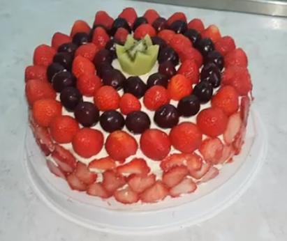 Творожный торт без выпечки с ягодами