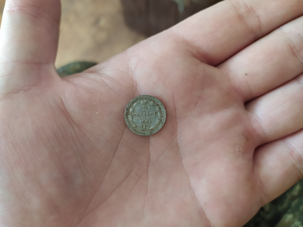 Самый маленький рубль в мире. Очень маленькая монета. Самая маленькая монета в мире. Самая маленькая Монетка. Самые мелкие старинные монеты.
