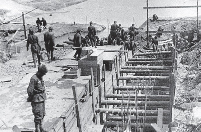 Бойцы 271-го полка войск НКВД на строительстве командного пункта. Фото с сайта https://rosgvard.ru