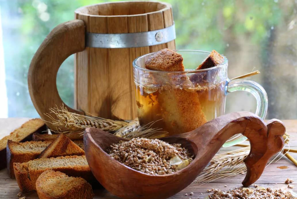 Что пили на руси до чая. Напитки на руси. Традиционные русские напитки. Напитки на руси. Напитки на руси.