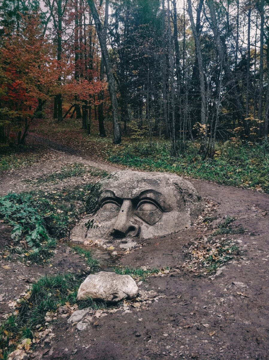 каменная голова в санкт петербурге