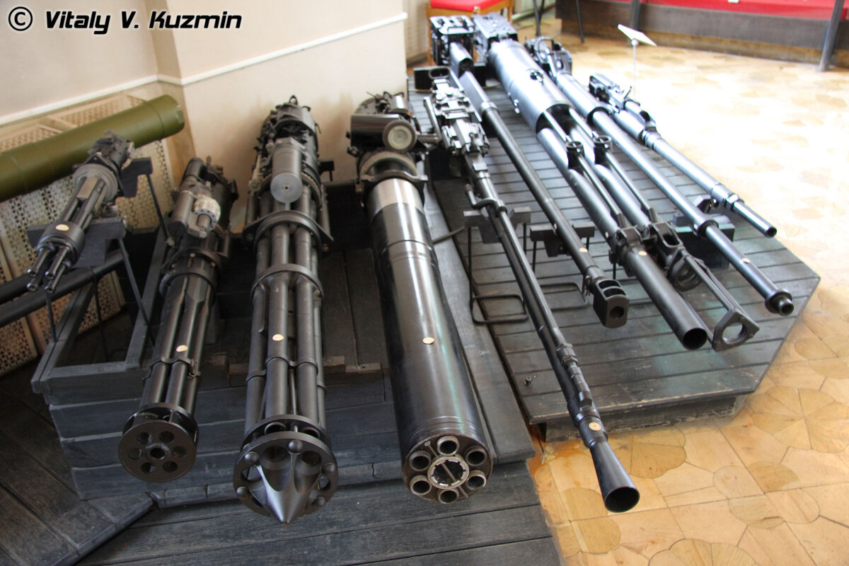 Вторая слева - ГШ-23-6. Остальные слева - другие советско-российские системы...