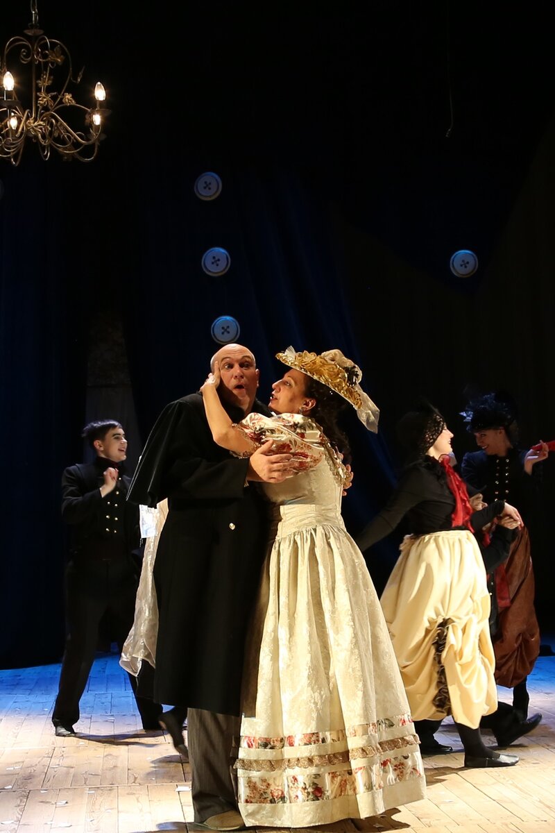 Фантасмагория "Шинель". Режиссер Татьяна Тимонина.  Акулина Никитична Белобрюшкова  - актриса Ольга Антипова. Акакий Акакиевич Башмачкин - актер Александр Миронов.