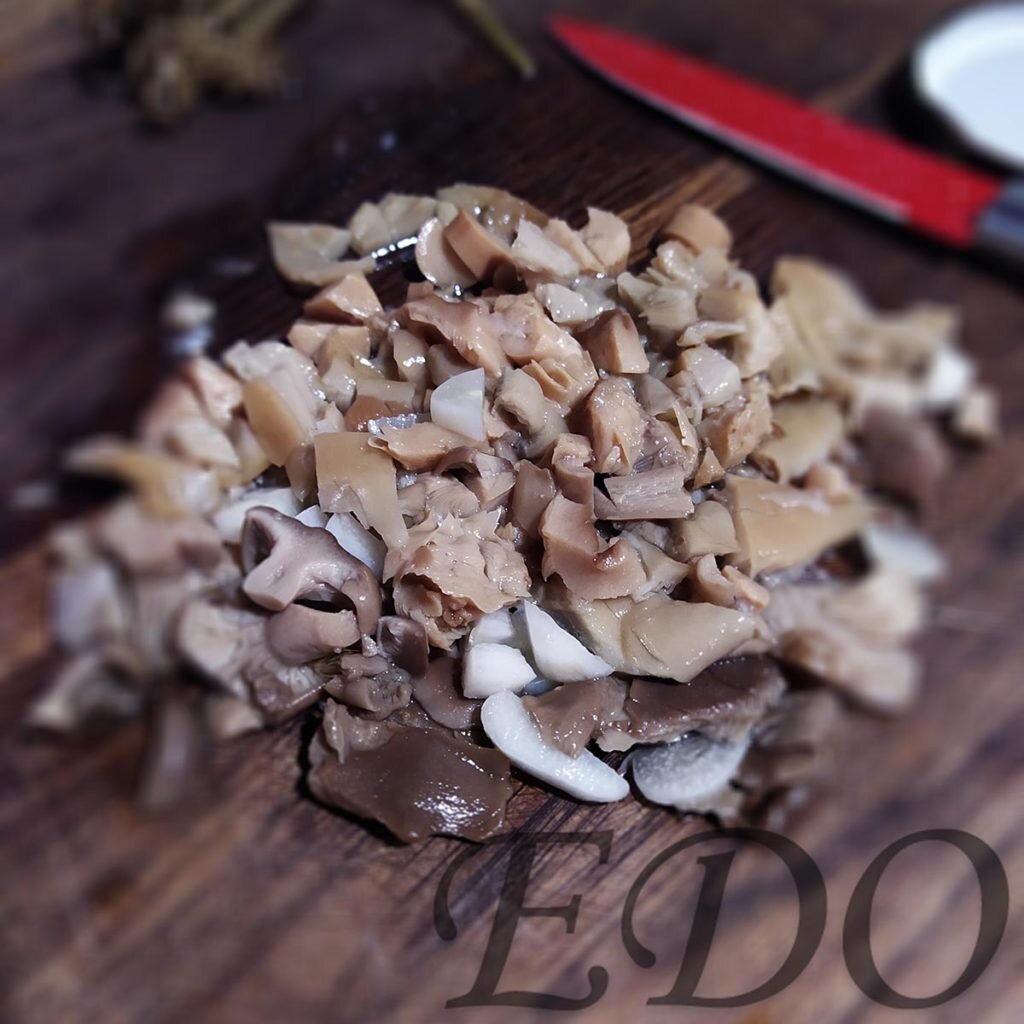 Промазываем майонезом «грибной слой».