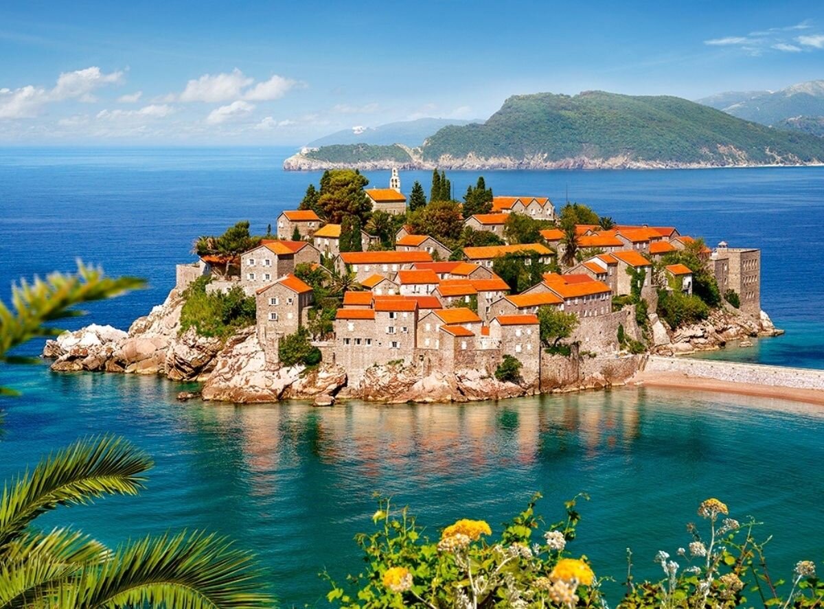 Источник фото: https://adriatikus.com/wp-content/uploads/2019/12/ostrov-svyatogo-stefana-italiya.jpg