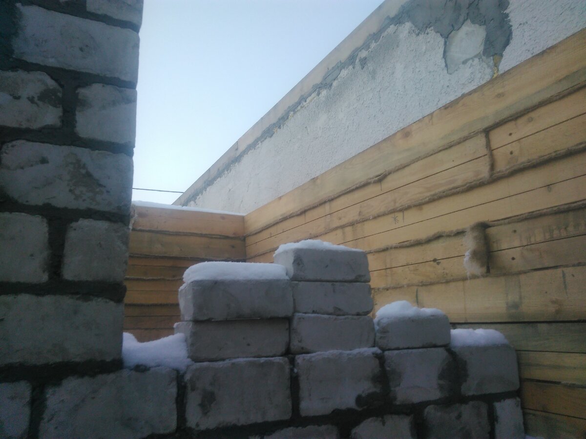 Оштукатуривание стен в бревенчатом доме
