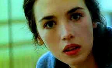 Иногда камешек случайно обронённый, падая увлекает за собой другие. Но когда вызванный им камнепад ранит чьё-то сердце, чью-то любовь, то забыть это нельзя…