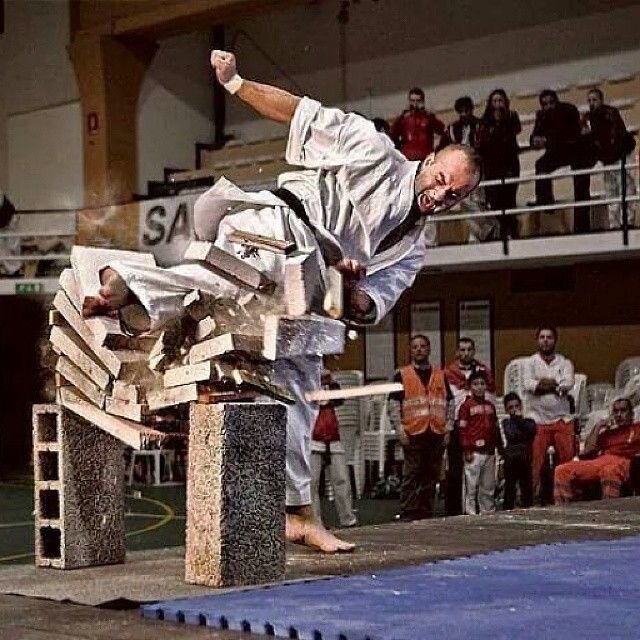 Источник: yandex картинки. НАБИТАЯ ГОЛЕНЬ КАРАТИСТА.