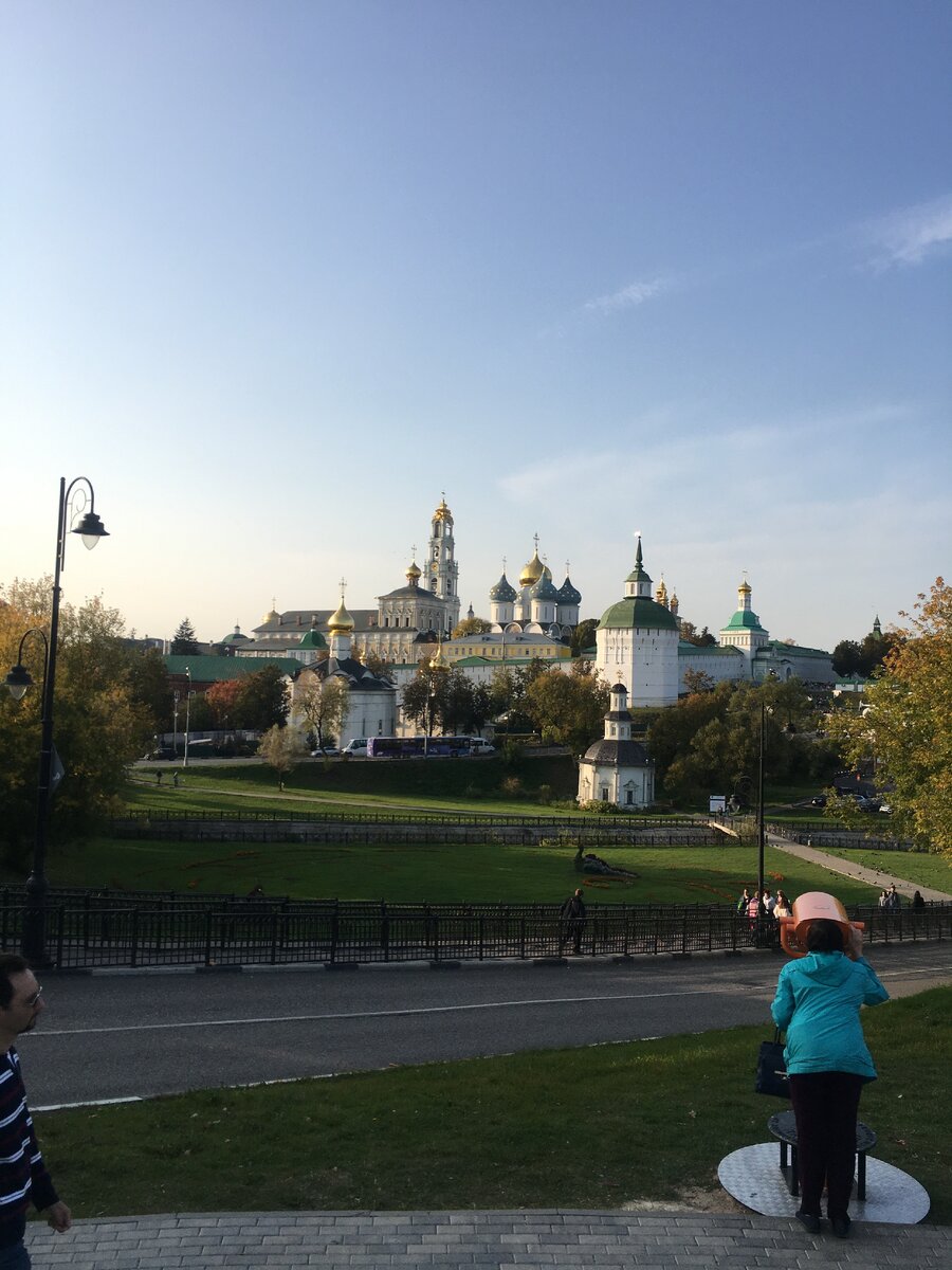 Фото автора. Вид на Свято-Троицкую Сергиеву Лавру со смотровой площадки.