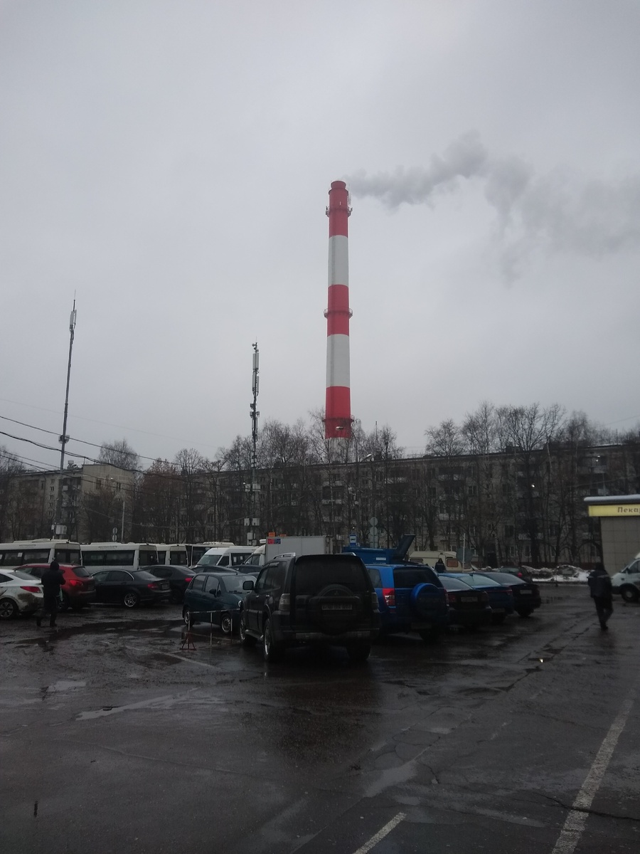 Труба возле метро Молодежная