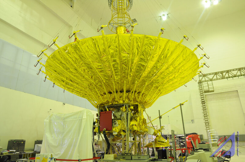 Радиоастрон в испытательном помещении