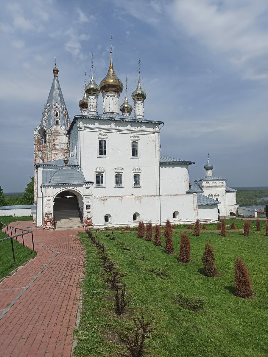 Емелин В. К. Реконструкция крепости Андрея Боголюбского в устье Нерли.