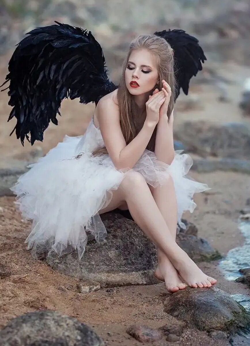 Примерно такая девушка села ко мне в автомобиль чтобы доехать по маршруту Екатеринбург-Первоуральск Фото взяла из Яндекс Картинки.