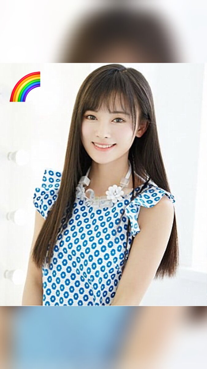 Певица, актриса.