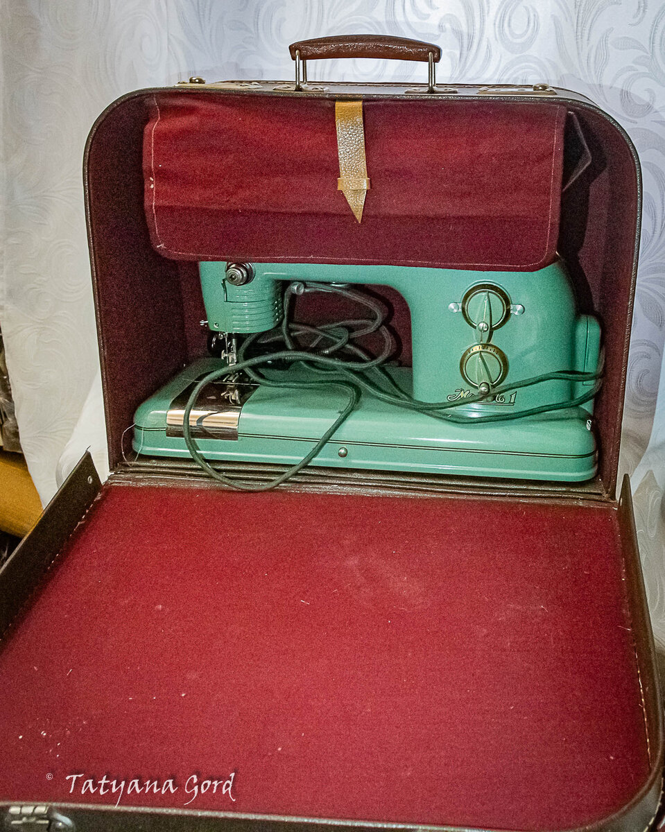 Открываем футляр, а там чуть ли не бархат. 