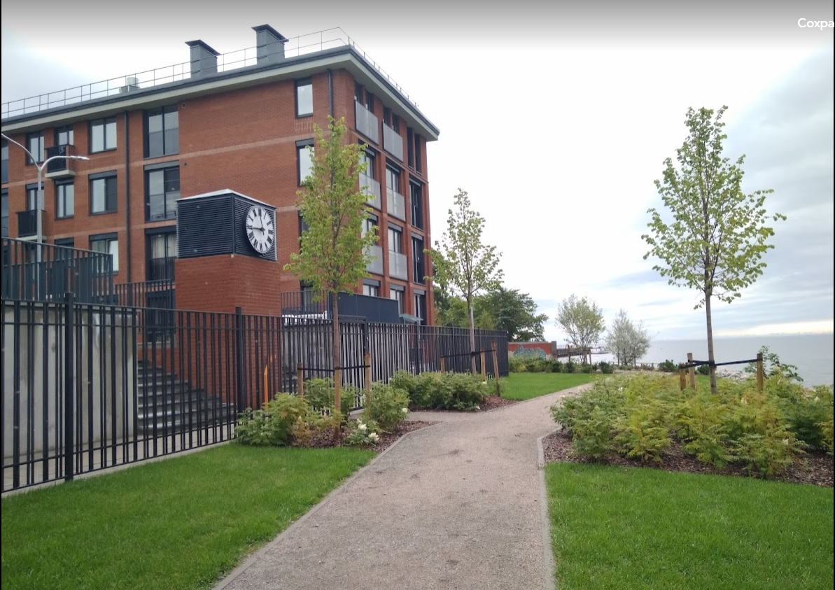 На соседнем доме - барометр, а у нас были часы