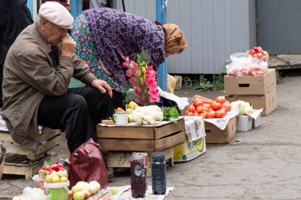 Остается пенсионеру нелегально продавать свою продукцию. Ссылка на фото https://goo.su/7N6c.