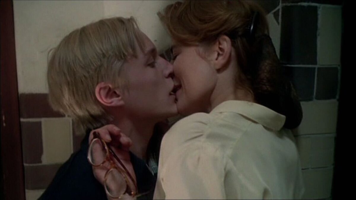 Влюбился в мачеху. Цветения пора» (1995, Дания). Юхан Видерберг фильм пора. Марика Лагеркранц 1995 фильм. Цветения пора Швеция фильм 1995