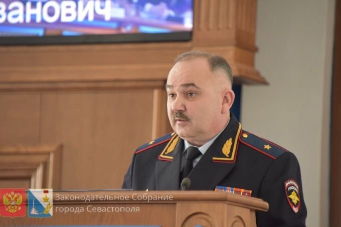Начальник УМВД Павел Гищенко в заксобрании Севастополя. Источник: sevzakon.ru.
