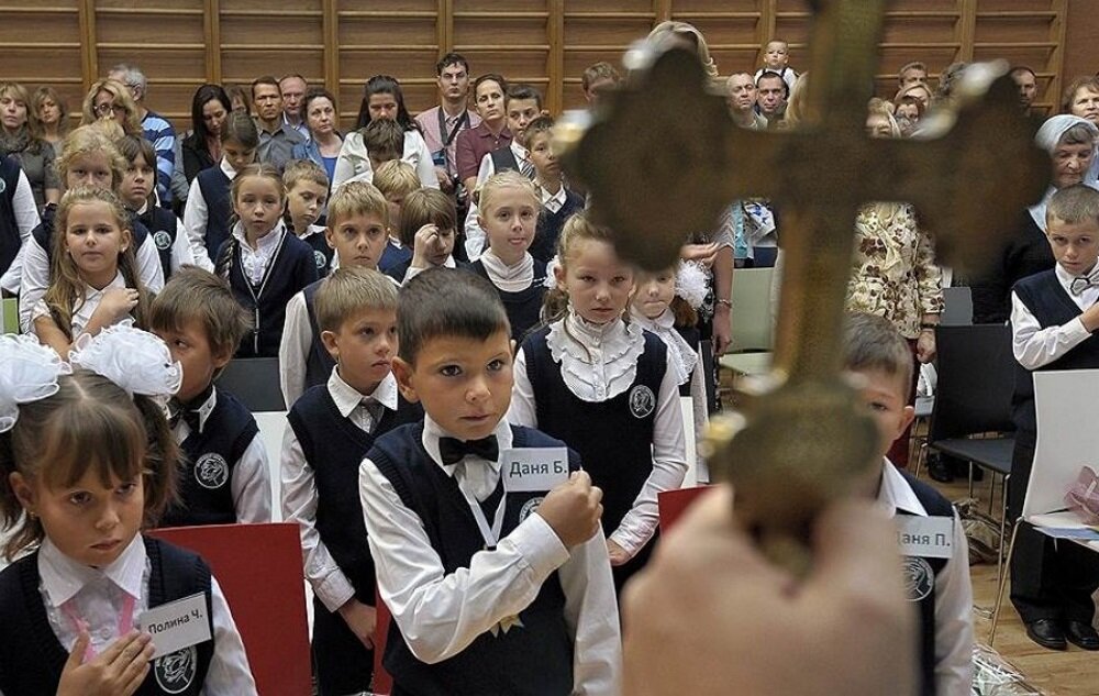 В последние годы наши школьники встречаются с религией всё чаще и чаще. Источник: «Коммерсант».