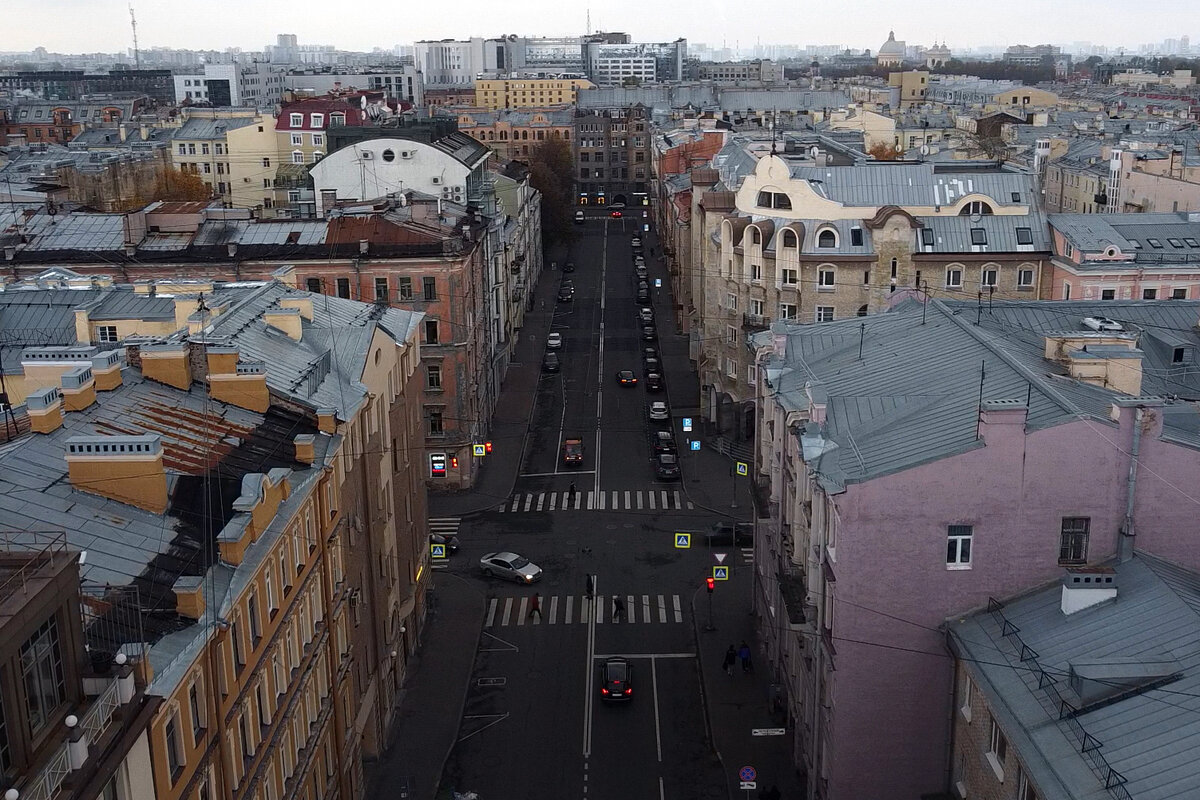 Вид на торцевой дом со стороны Конной улицы. 