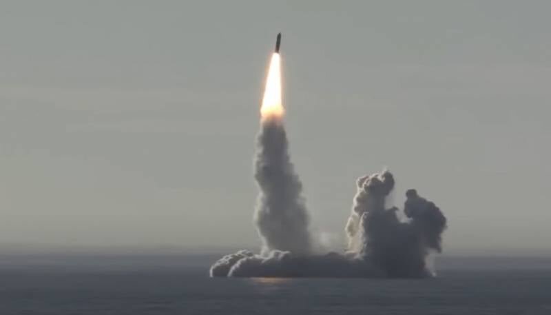 Подводный ракетоносец «Генералиссимус Суворов» поразил цель на полигоне Кура баллистической ракетой «Булава» Scale_1200