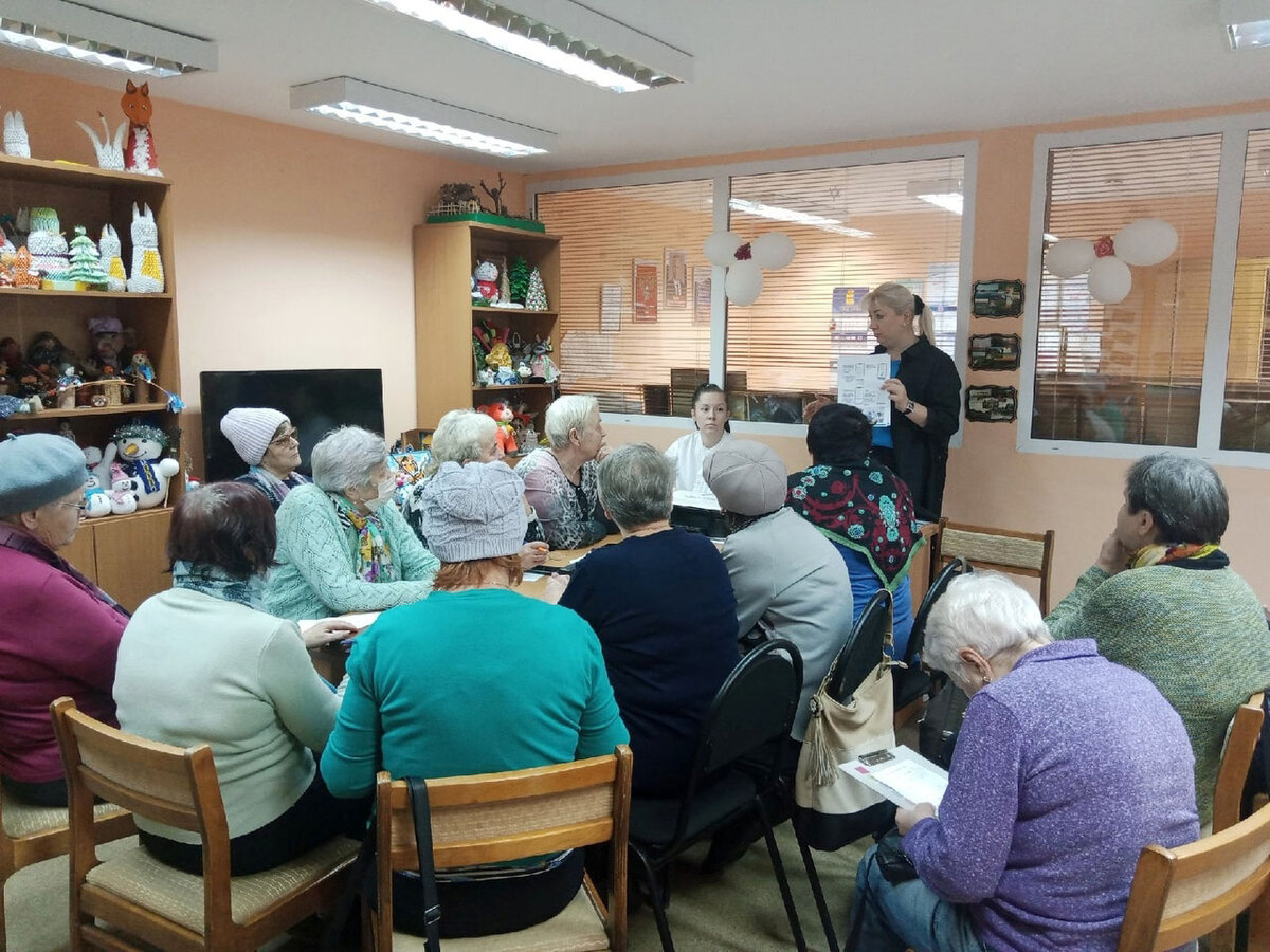 Пожилые учатся записываться на приём к врачу через Госуслуги | ПОКОЛЕНИЕ 43  | Дзен