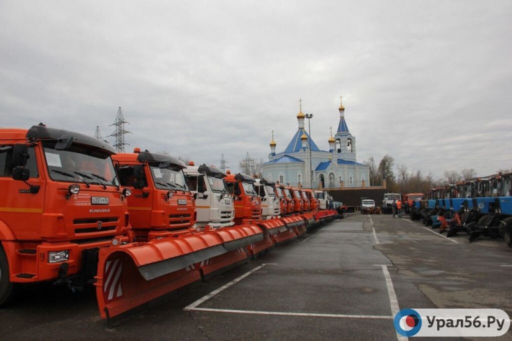   Коммунальную технику в Оренбурге обклеят логотипами предприятий, которым она принадлежит