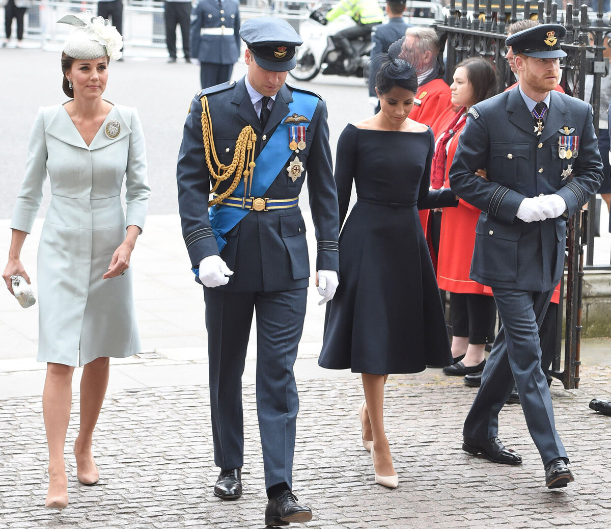    Кейт Миддлтон, принц Уильям, Меган Маркл и принц Гарри Legion-Media