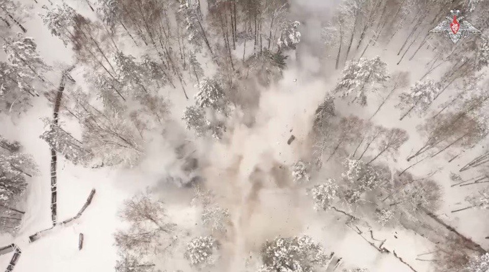    В Беларуси российские военные отрабатывают «подрыв пункта противника». Фото: скриншот с видео, опубликованного в телеграм-канале Министерства обороны России
