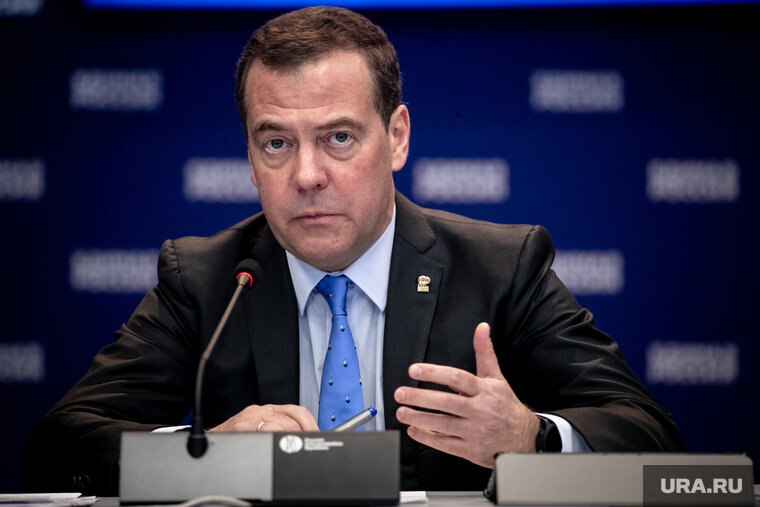    Медведев назвал военной целью спецоперации политическое руководство страны