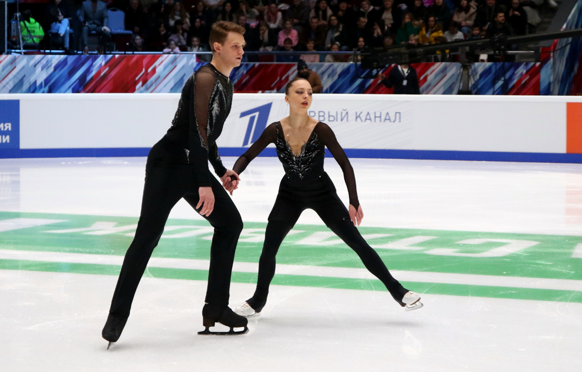 Спортивные пары чемпионат россии. Александра Бойкова и Дмитрий Козловский. Дмитрий Козловский и Александра Бойкова 2023. Александра Бойкова и Дмитрий Козловский олимпиада 2022. Бойкова и Козловский ЧР 2023.