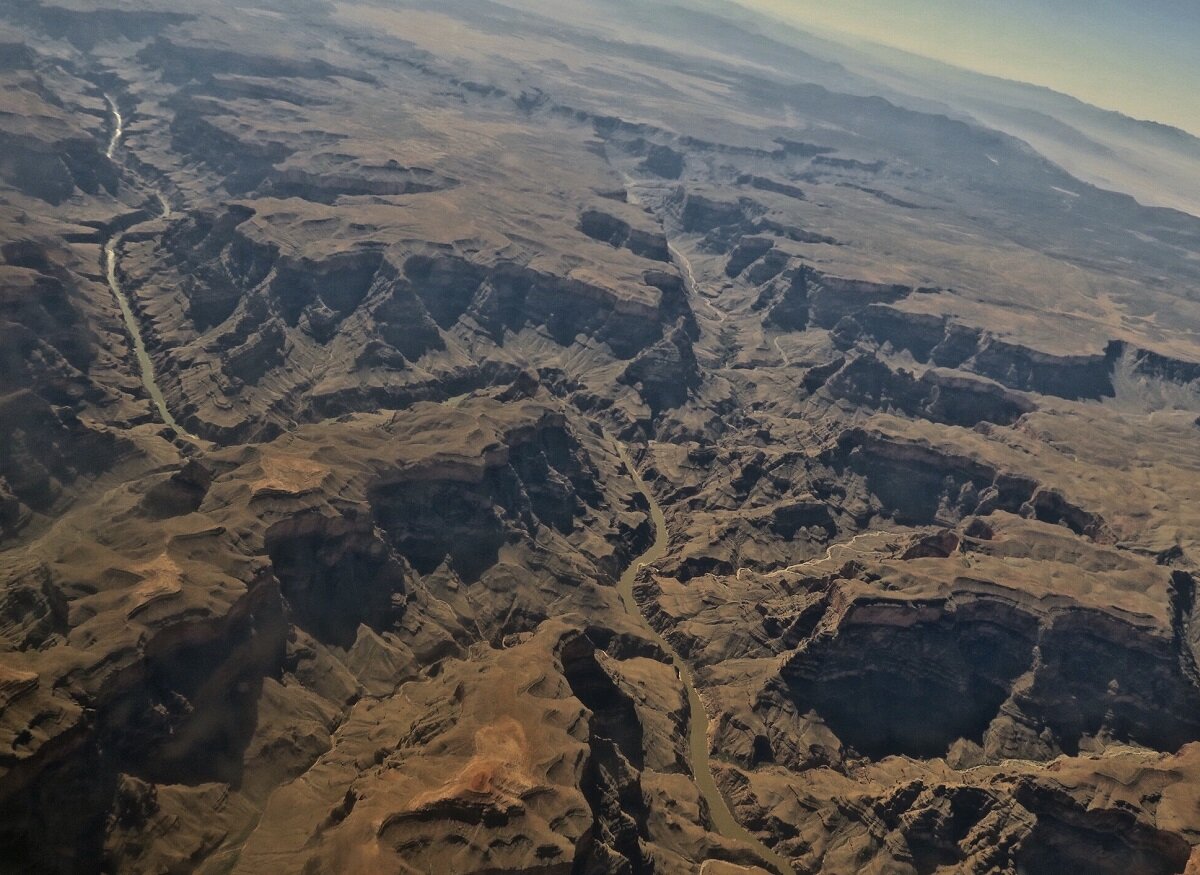 Настаивать на том, что Большой каньон - это результат размытия горных пород рекой, можно только от тупого отчаяния