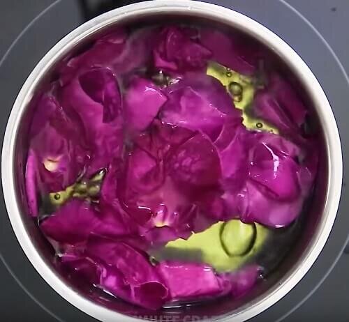 Варка лепестков роз