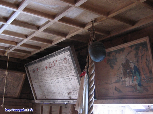 Вот так выглядят сангаку. Больше фотографий на сайте http://www.sangaku.info/ 