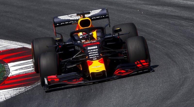 Макс Ферстаппен даже приземлился в первом ряду после штрафа Льюиса Хэмилтона и благодаря многочисленным голландским фанатам, ожидание австрийского Гран-при очень велико.