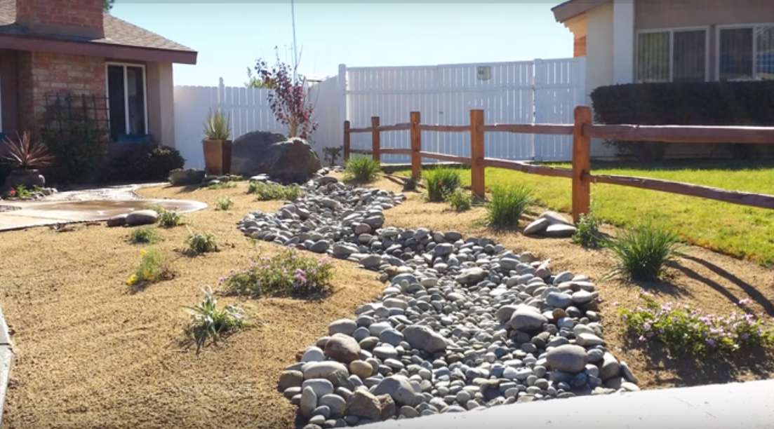 сухой ручей сделан с учетом рельефа местности