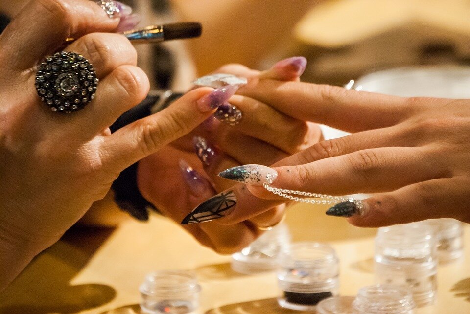 https://cdn.pixabay.com/photo/2016/04/06/16/48/expocosmetica-1312211_960_720.jpg