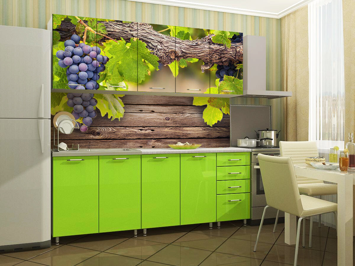 Просто комбо...и кухня и фартук. Как они еще холодильник не разукрасили?