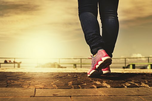 https://cdn.pixabay.com/photo/2017/08/12/19/01/walk-2635038__340.jpg