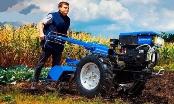 Тяжёлый мотоблок с фарой