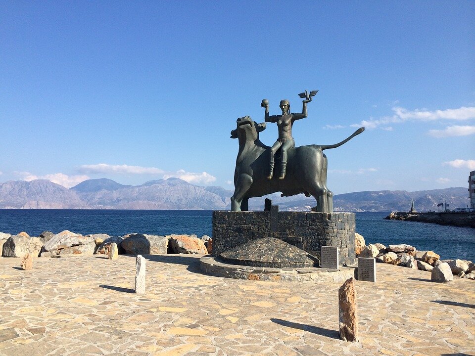 https://pixabay.com/photos/summer-holiday-crete-statue-greece-1546770/