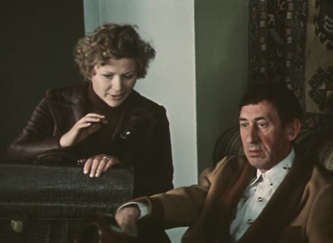 "Никаких квартир, мы говорим о тете (квартира). Квартира - это тетя, метраж - возраст- Сколько лет вашей тете?"